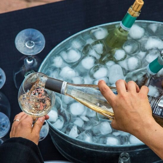 The taste of Spain in a real environment – ​​authentic paella and local delicacies with good wine.